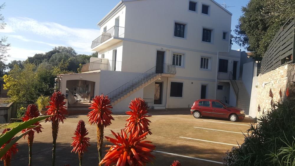 Corsica Hostel Porto-Vecchio, Partie Dortoirs エクステリア 写真
